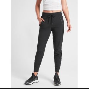 Athleta Trekkie North Jogger Black
